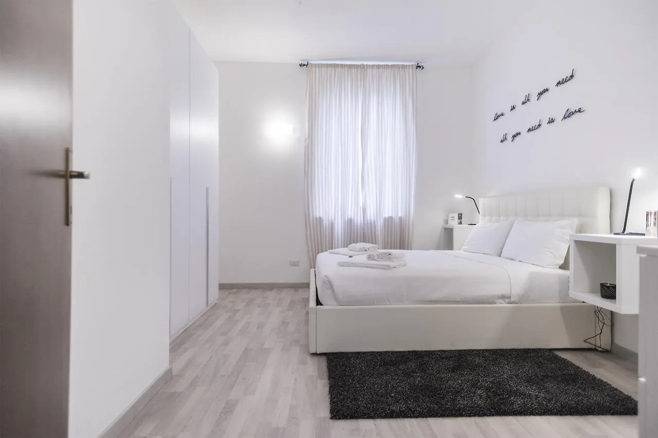 Hemeras Boutique Homes - City Center Design Flats Milan Apartment