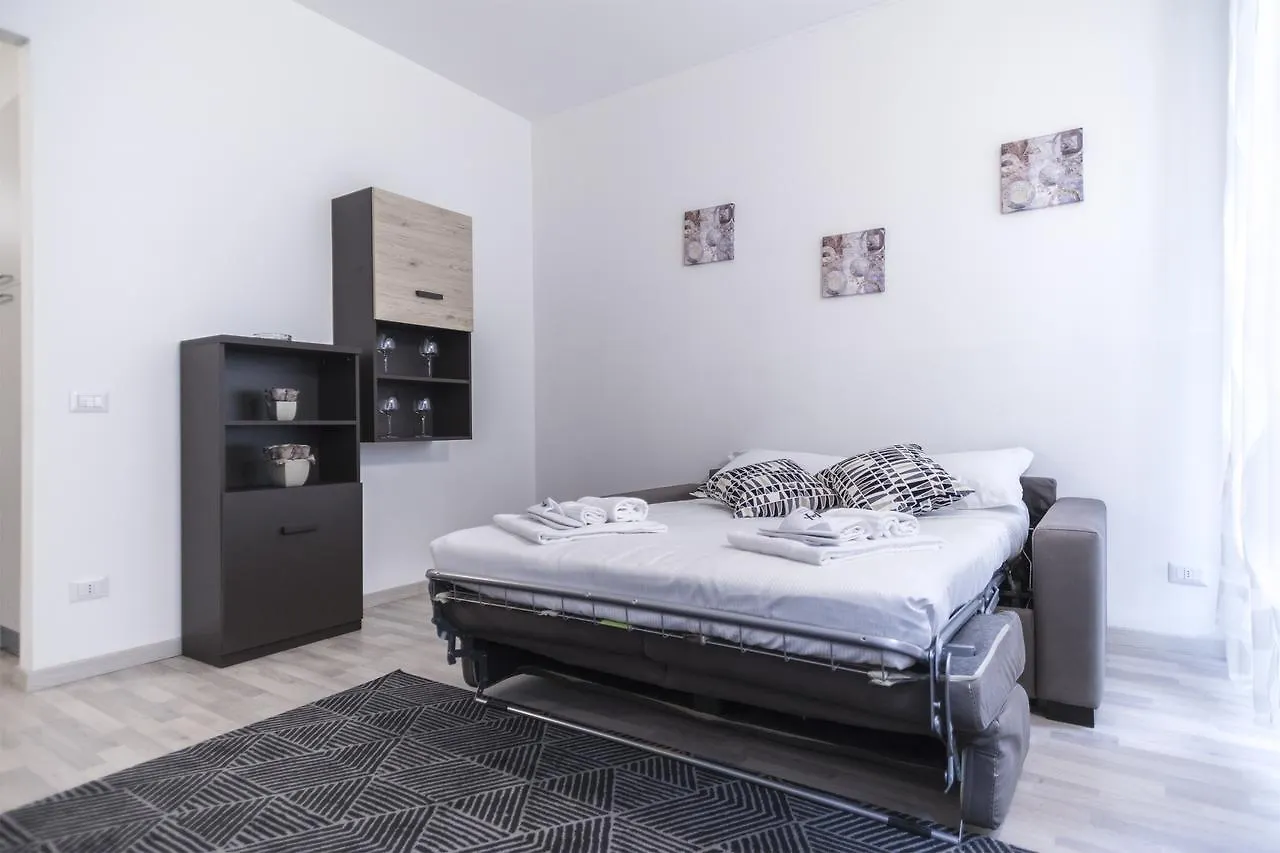 Hemeras Boutique Homes - City Center Design Flats Milan Apartment